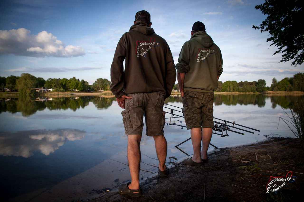 Karpervissen op een betaalwater