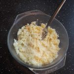 Prak de aardappelen zodat je er deegballen van kunt maken