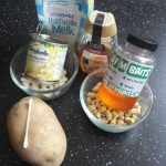 Alle benodigde ingrediënten die je nodig hebt om aardappel-deegballen te maken